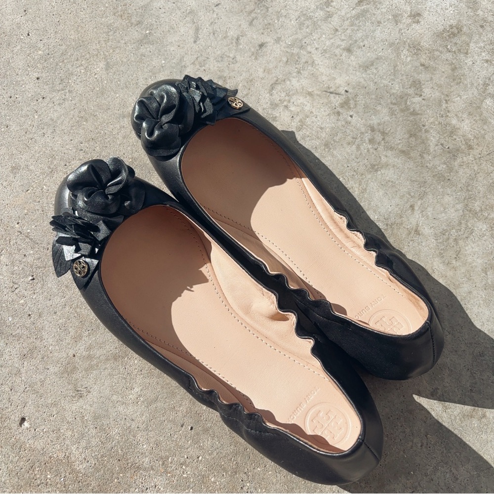 Tory Burch FLOWER Black Patent BALLET FLATS Size 8.5